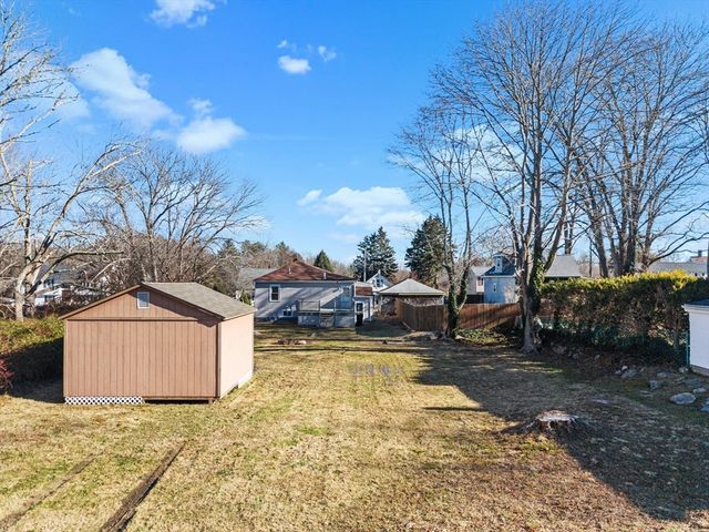 73 Gifford Ave, Dartmouth, MA 02747