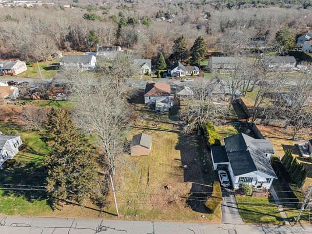 73 Gifford Ave, Dartmouth, MA 02747