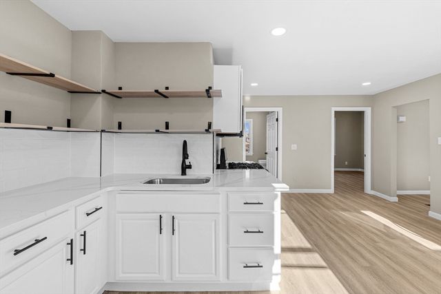 73 Gifford Ave, Dartmouth, MA 02747