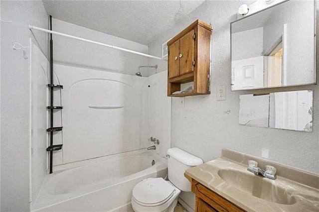 447 N Quincy Avenue, Kansas City, MO 64123