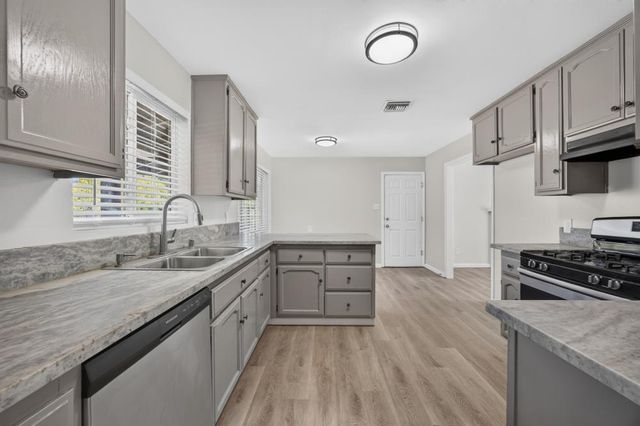 4514 Freeway Cir, Sacramento, CA 95841