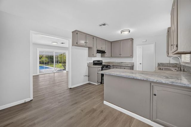 4514 Freeway Cir, Sacramento, CA 95841