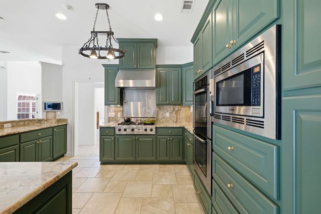 2770 Masters Boulevard, Navarre, FL 32566