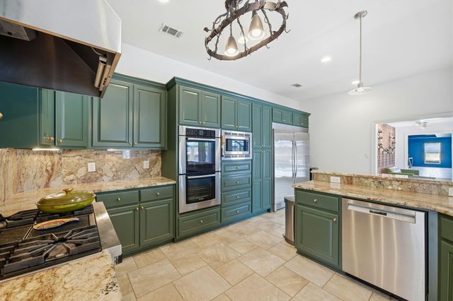 2770 Masters Boulevard, Navarre, FL 32566