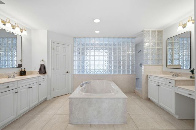 2770 Masters Boulevard, Navarre, FL 32566