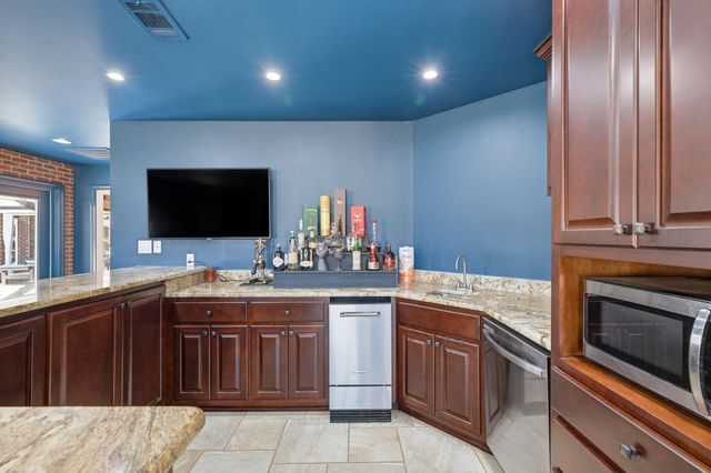 2770 Masters Boulevard, Navarre, FL 32566