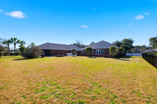 2770 Masters Boulevard, Navarre, FL 32566