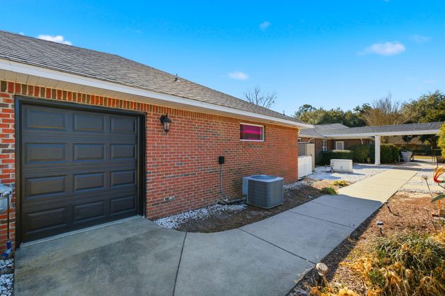 2770 Masters Boulevard, Navarre, FL 32566