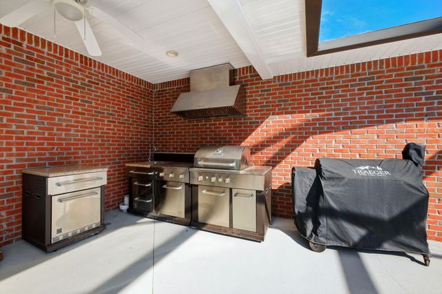 2770 Masters Boulevard, Navarre, FL 32566