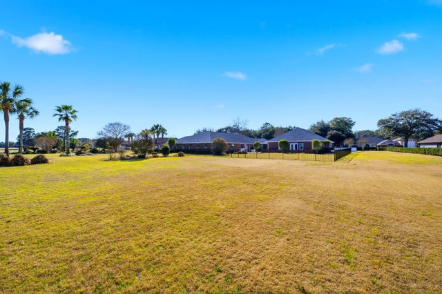 2770 Masters Boulevard, Navarre, FL 32566