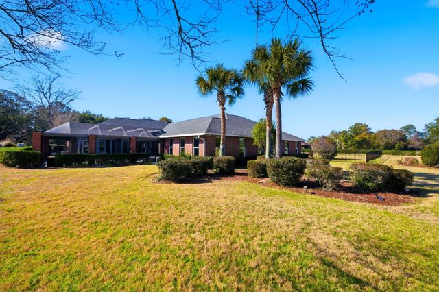 2770 Masters Boulevard, Navarre, FL 32566