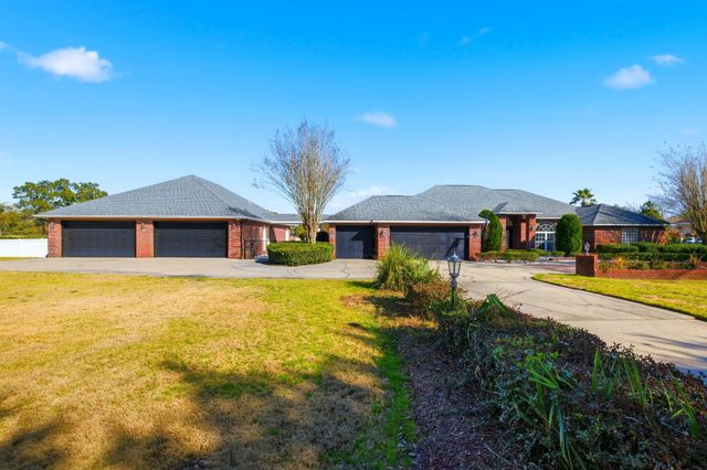 2770 Masters Boulevard, Navarre, FL 32566