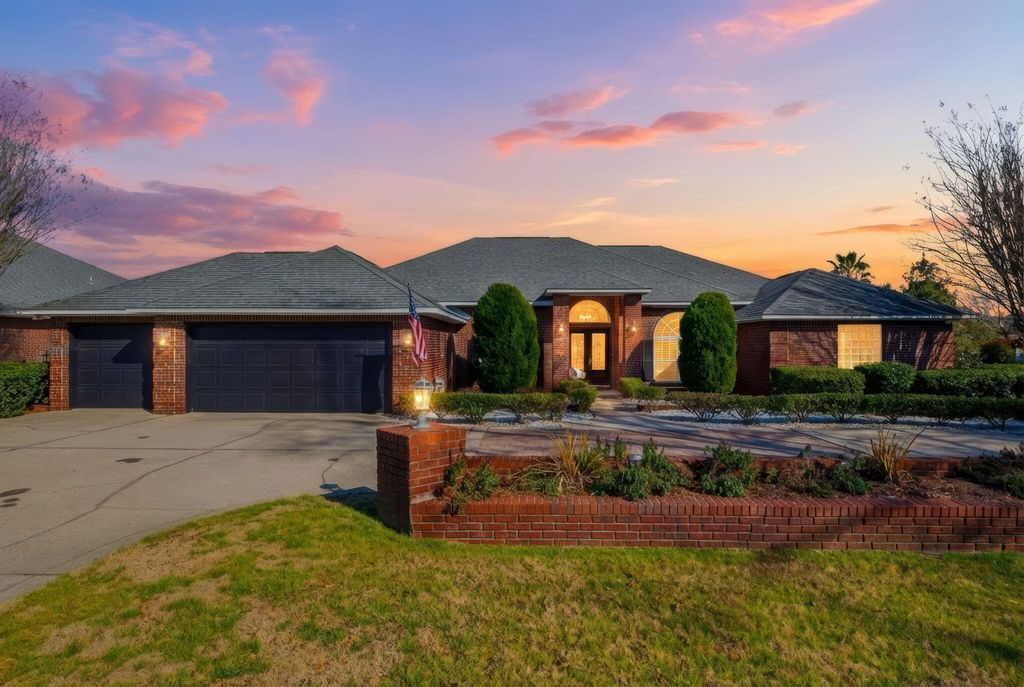 2770 Masters Boulevard, Navarre, FL 32566