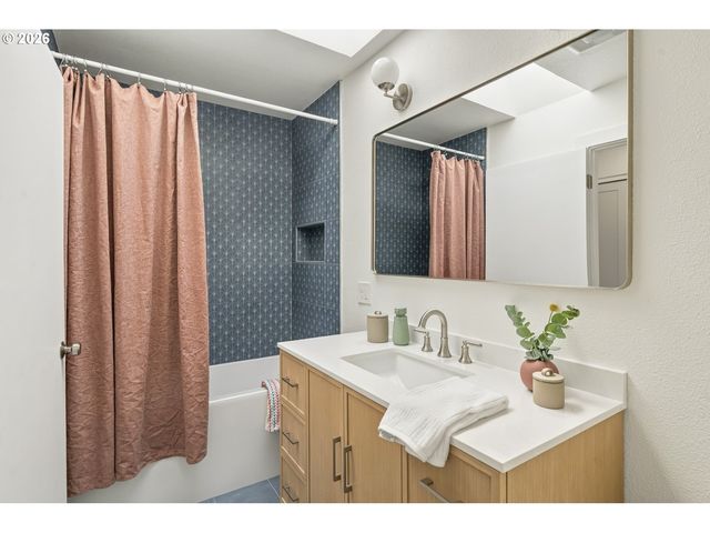 323 Se 14TH Ave, Portland, OR 97214