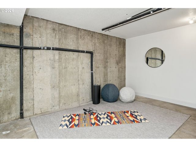 323 Se 14TH Ave, Portland, OR 97214
