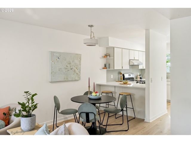 323 Se 14TH Ave, Portland, OR 97214