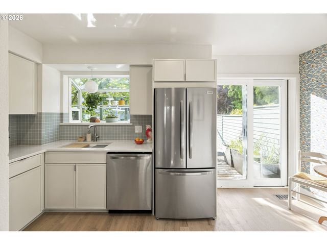 323 Se 14TH Ave, Portland, OR 97214
