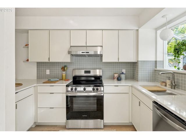 323 Se 14TH Ave, Portland, OR 97214
