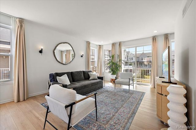 3927 Trailway Commons Circle, Auburn Hills, MI 48326