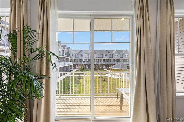 3927 Trailway Commons Circle, Auburn Hills, MI 48326