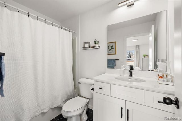 3927 Trailway Commons Circle, Auburn Hills, MI 48326