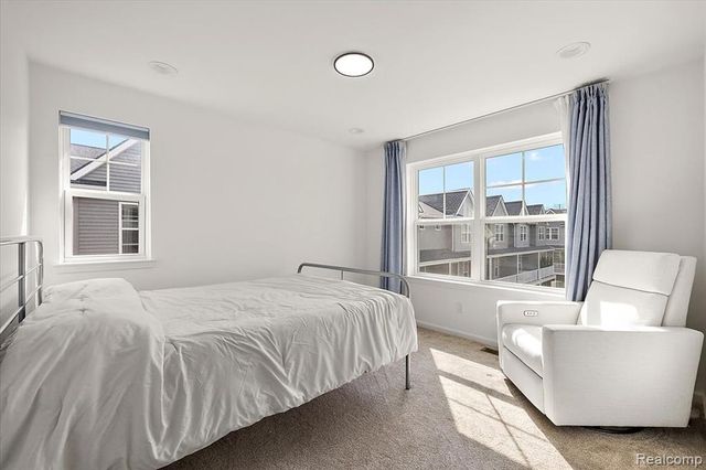 3927 Trailway Commons Circle, Auburn Hills, MI 48326