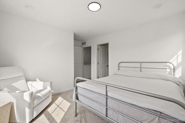 3927 Trailway Commons Circle, Auburn Hills, MI 48326