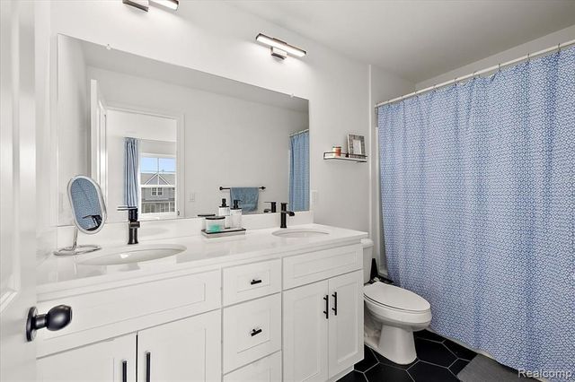 3927 Trailway Commons Circle, Auburn Hills, MI 48326