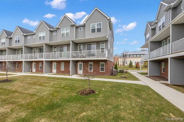 3927 Trailway Commons Circle, Auburn Hills, MI 48326