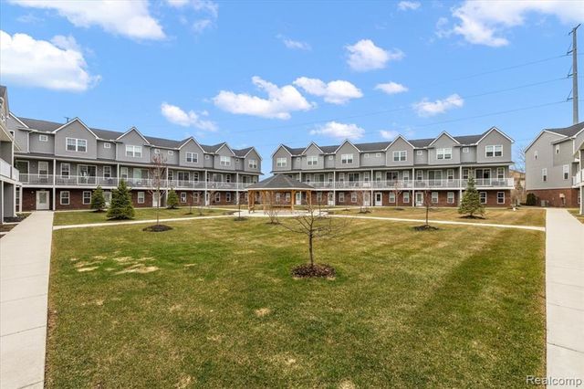 3927 Trailway Commons Circle, Auburn Hills, MI 48326