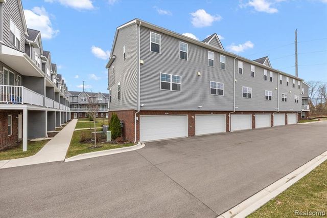 3927 Trailway Commons Circle, Auburn Hills, MI 48326