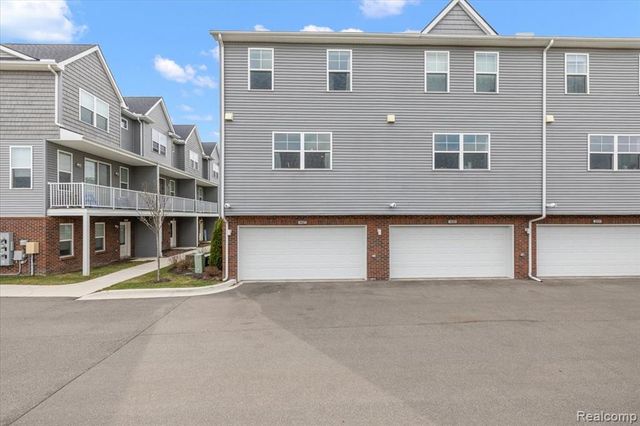 3927 Trailway Commons Circle, Auburn Hills, MI 48326