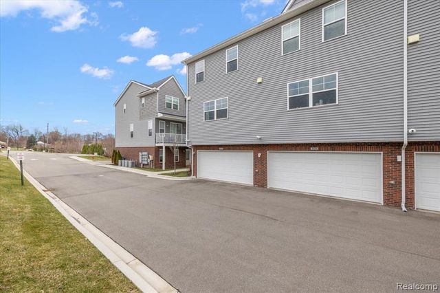 3927 Trailway Commons Circle, Auburn Hills, MI 48326