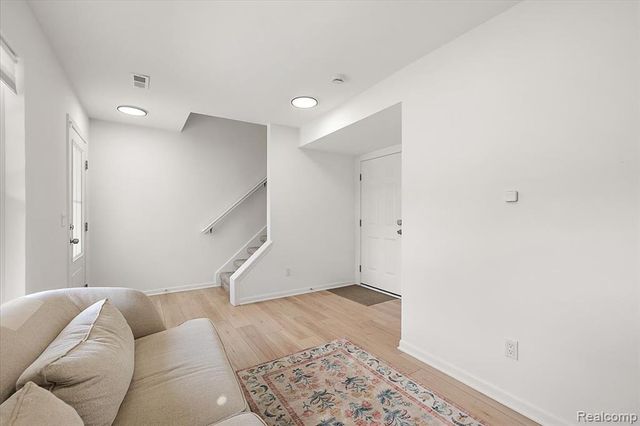 3927 Trailway Commons Circle, Auburn Hills, MI 48326