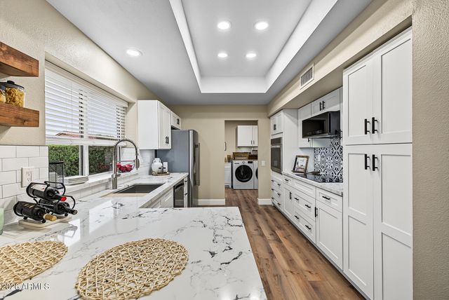 13706 W SKY HAWK Drive, Sun City West, AZ 85375