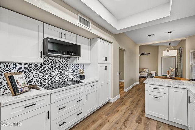 13706 W SKY HAWK Drive, Sun City West, AZ 85375