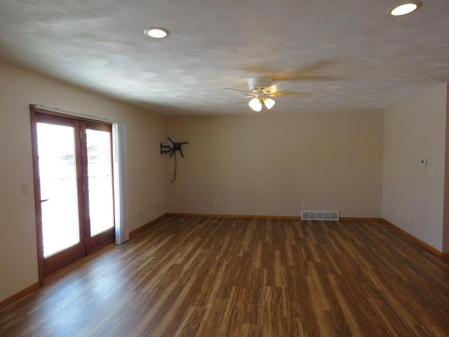 472 Jones Drive, Randolph, WI 53956