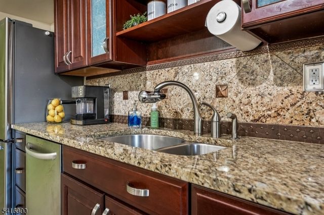 130 Kingsberry Dr, Franklin Twp., NJ 08873