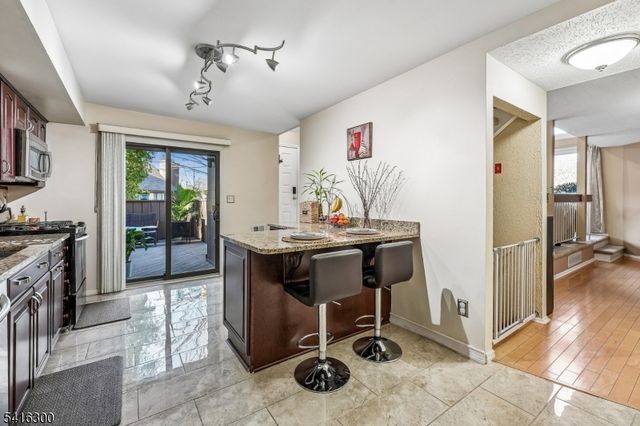 130 Kingsberry Dr, Franklin Twp., NJ 08873