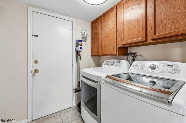 130 Kingsberry Dr, Franklin Twp., NJ 08873