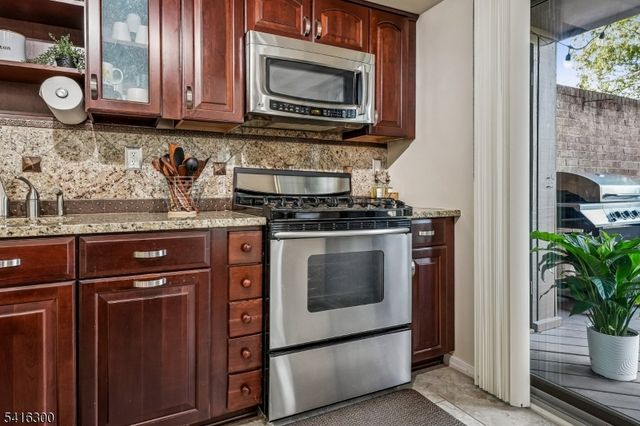 130 Kingsberry Dr, Franklin Twp., NJ 08873