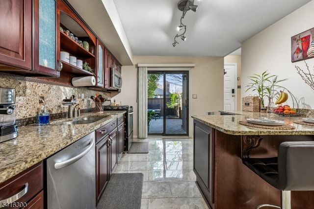 130 Kingsberry Dr, Franklin Twp., NJ 08873