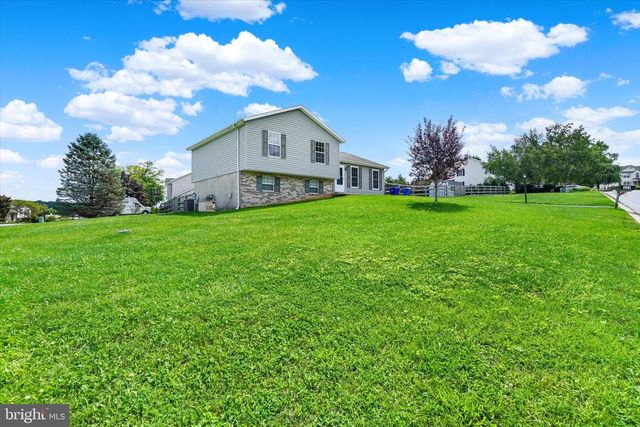 131 SWITCHPOINT DR, Stewartstown, PA 17363