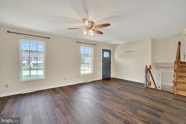 131 SWITCHPOINT DR, Stewartstown, PA 17363
