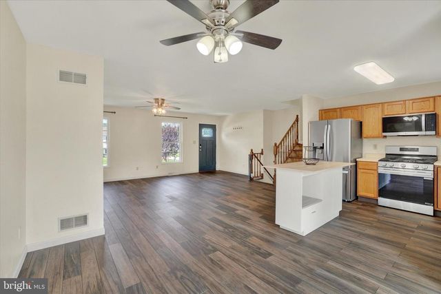 131 SWITCHPOINT DR, Stewartstown, PA 17363