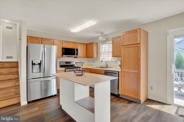 131 SWITCHPOINT DR, Stewartstown, PA 17363