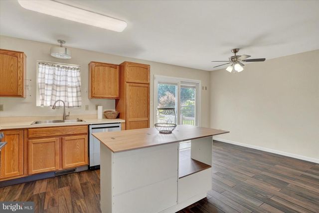 131 SWITCHPOINT DR, Stewartstown, PA 17363