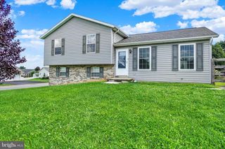 131 SWITCHPOINT DR, Stewartstown, PA 17363
