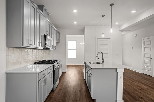 8008 Netterfield Drive, White House, TN 37188