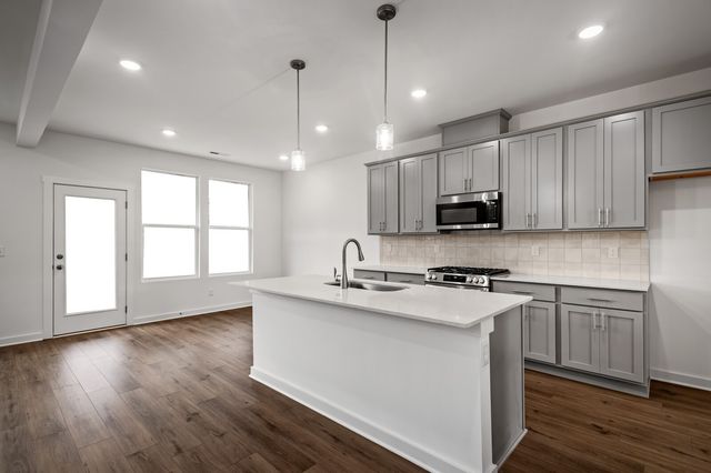 8008 Netterfield Drive, White House, TN 37188